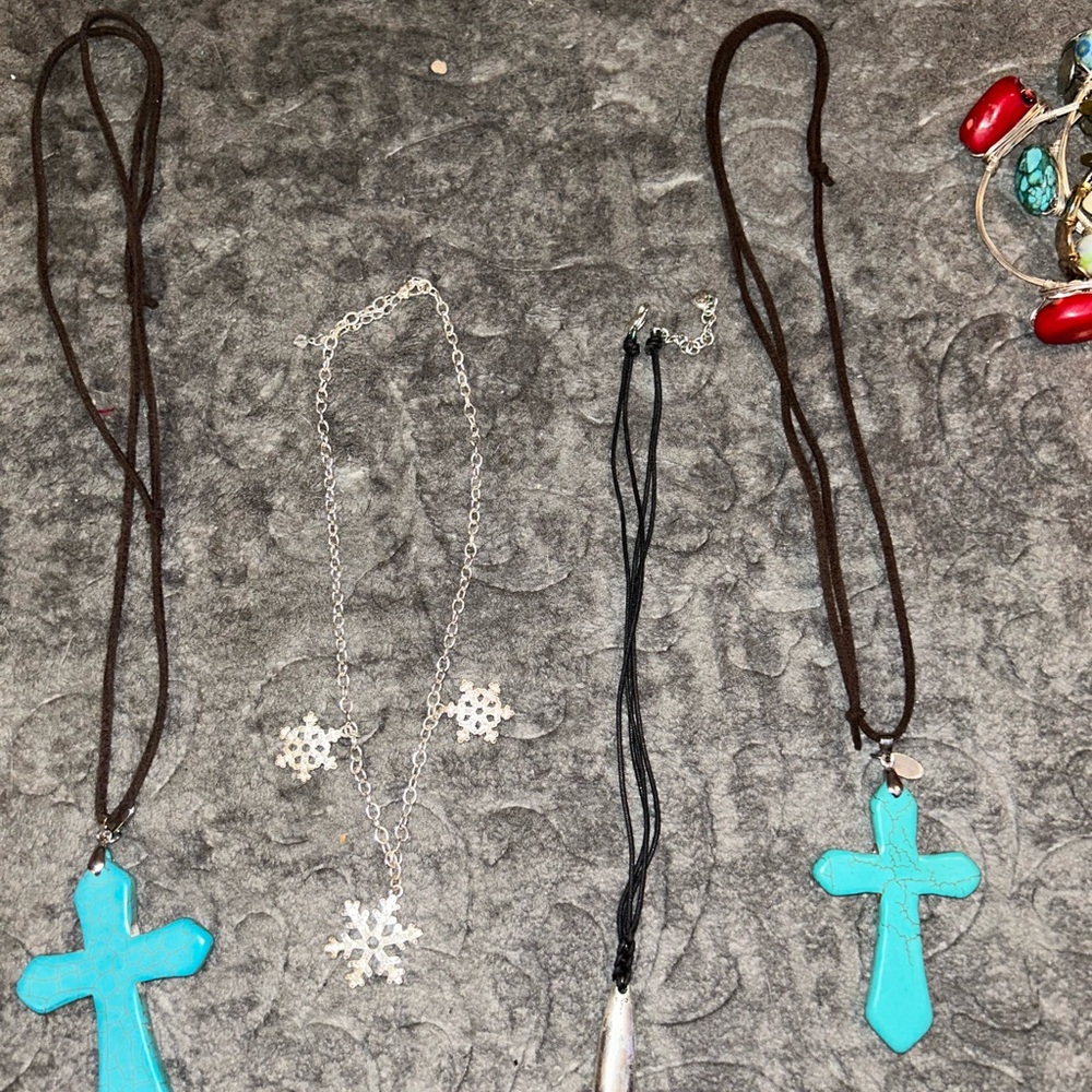 Assorted Jewelry Collection - Picture 5 of 16